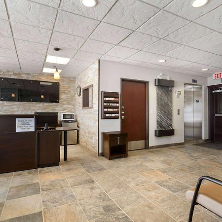 Hotel Super 8 By Wyndham Saskatoon Near Downtown Esterno foto