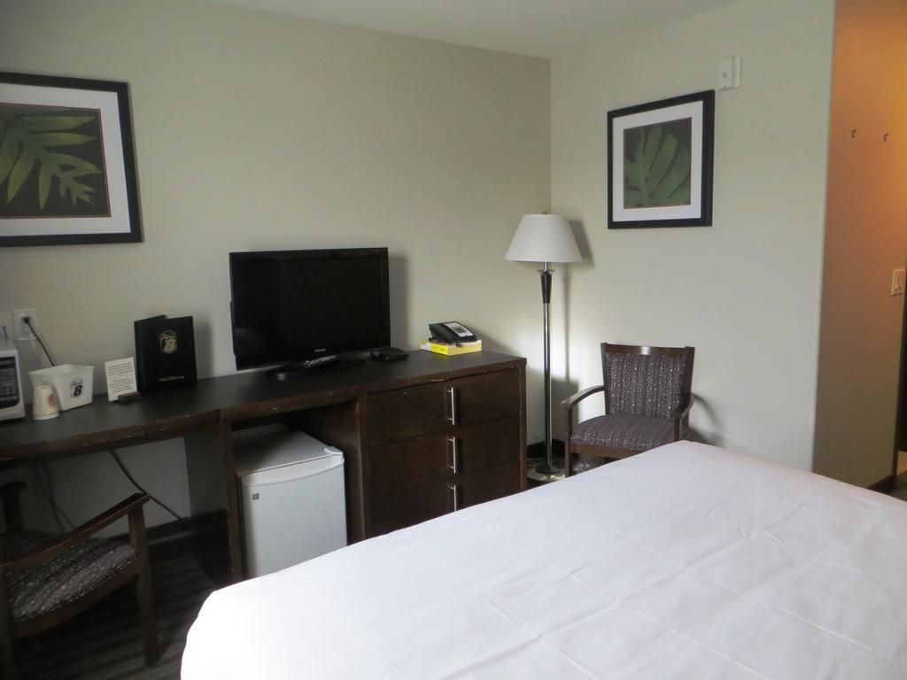 Hotel Super 8 By Wyndham Saskatoon Near Downtown Esterno foto
