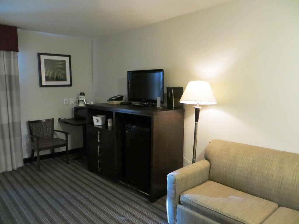 Hotel Super 8 By Wyndham Saskatoon Near Downtown Esterno foto