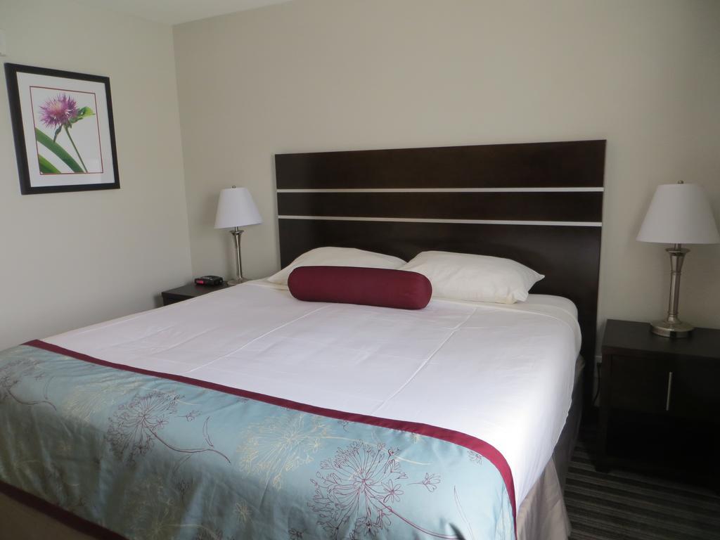 Hotel Super 8 By Wyndham Saskatoon Near Downtown Esterno foto
