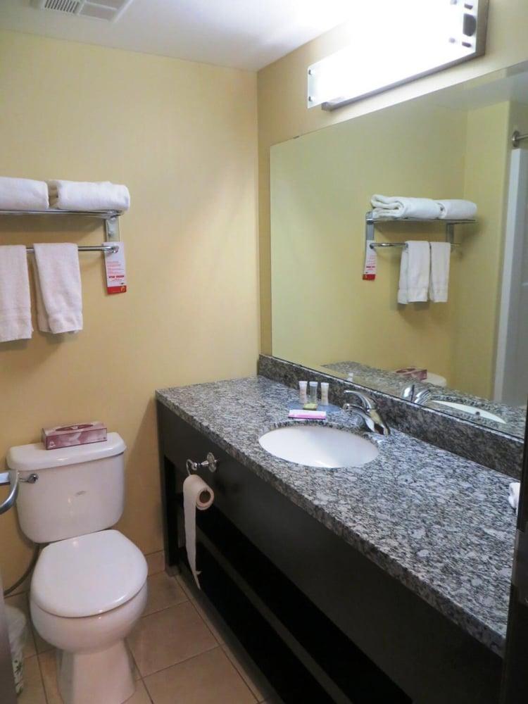 Hotel Super 8 By Wyndham Saskatoon Near Downtown Esterno foto