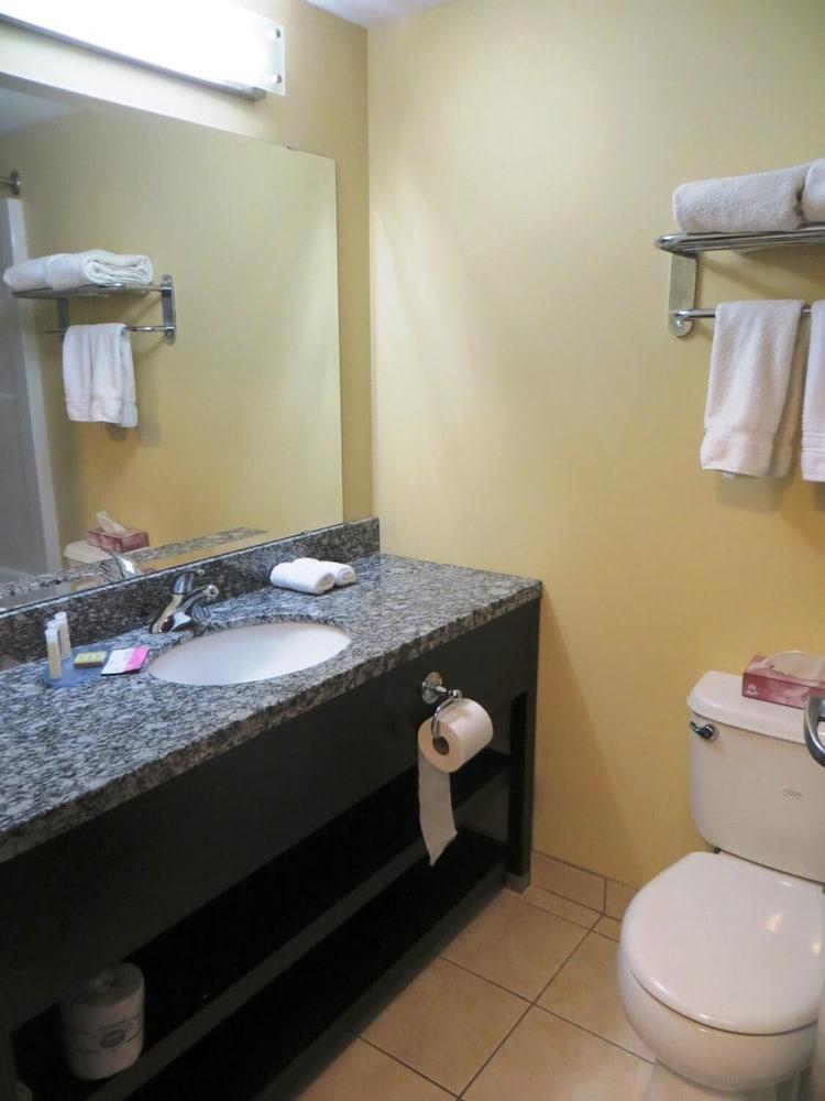 Hotel Super 8 By Wyndham Saskatoon Near Downtown Esterno foto