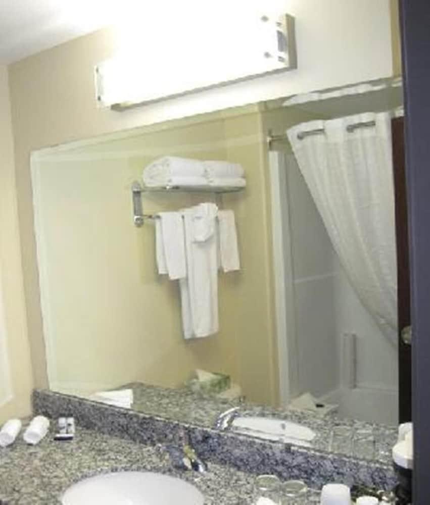 Hotel Super 8 By Wyndham Saskatoon Near Downtown Esterno foto