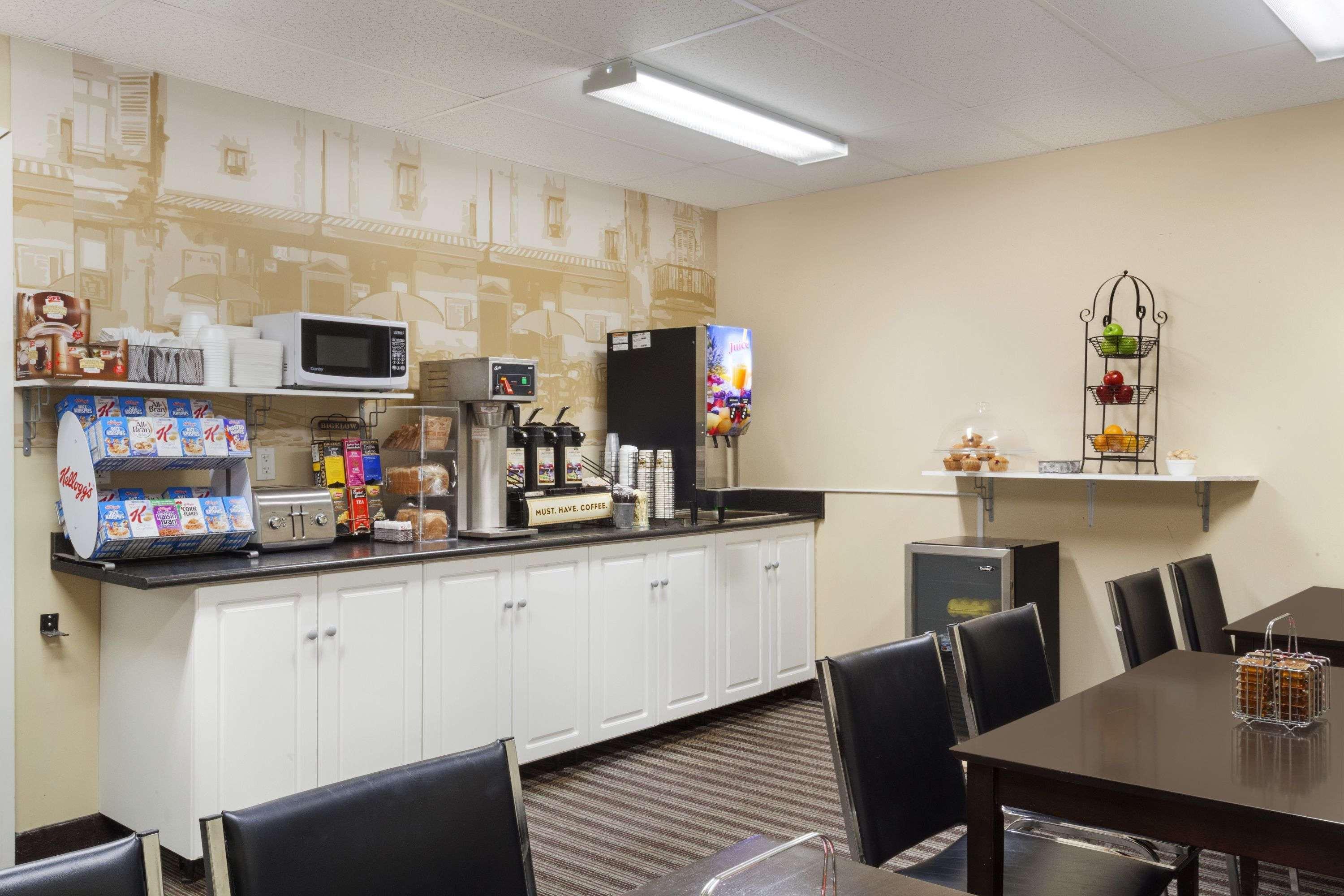 Hotel Super 8 By Wyndham Saskatoon Near Downtown Esterno foto