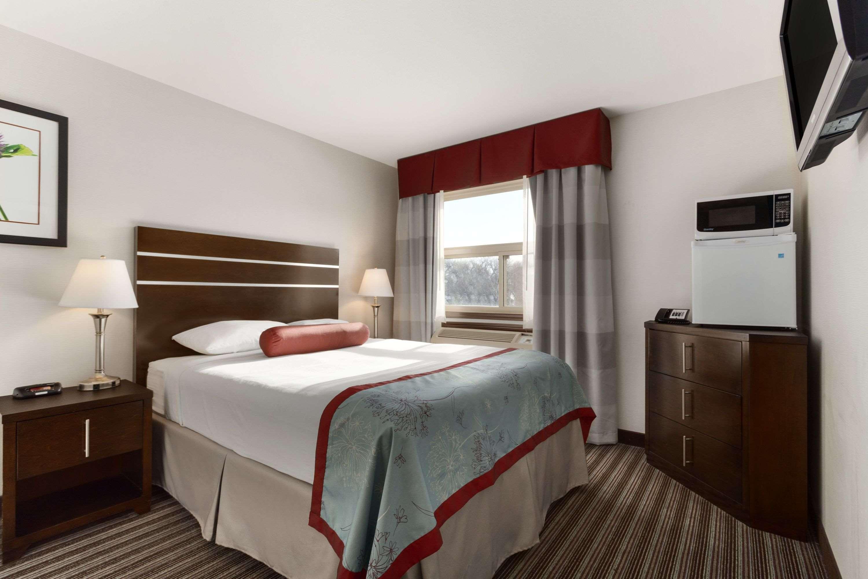 Hotel Super 8 By Wyndham Saskatoon Near Downtown Esterno foto