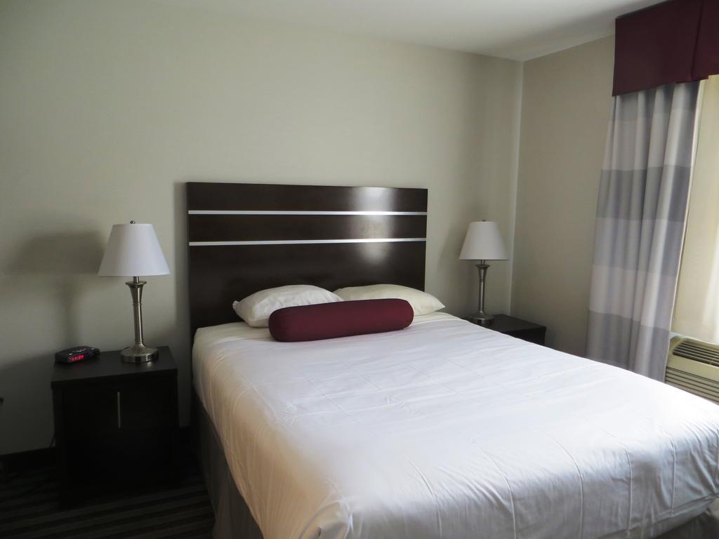 Hotel Super 8 By Wyndham Saskatoon Near Downtown Esterno foto