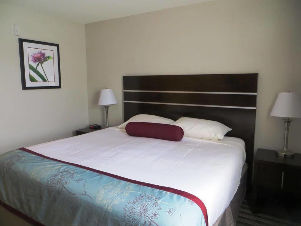 Hotel Super 8 By Wyndham Saskatoon Near Downtown Esterno foto